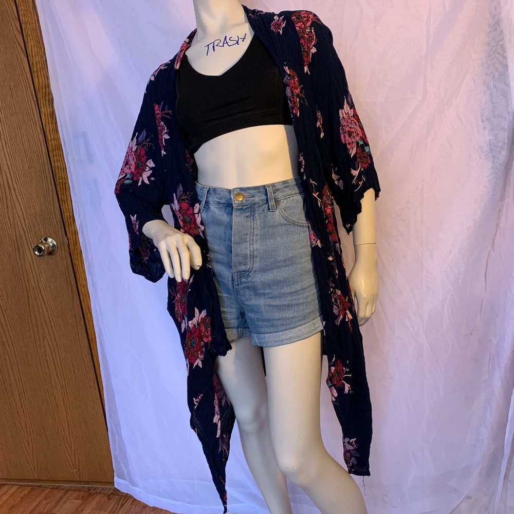 Patrons of Peace kimono - Picture 2 of 5